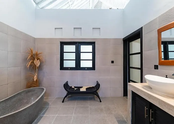 Umalas 4br Haven With Private Pool Near Villa