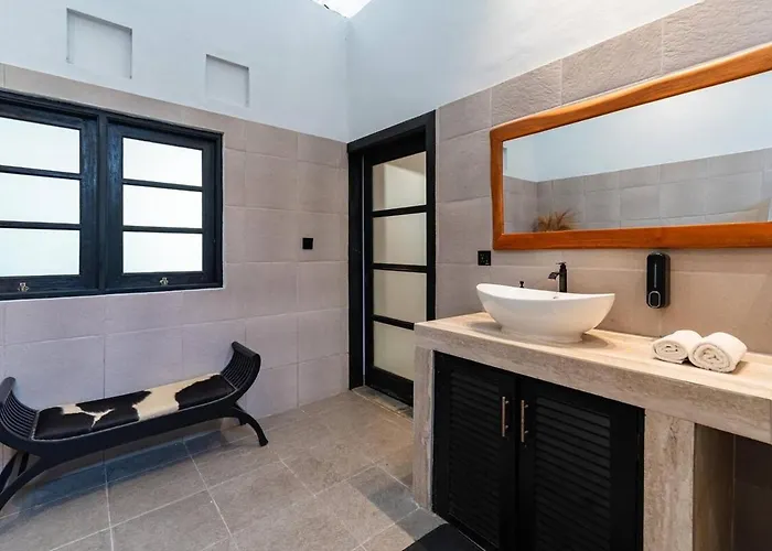 Villa Umalas 4br Haven With Private Pool Near